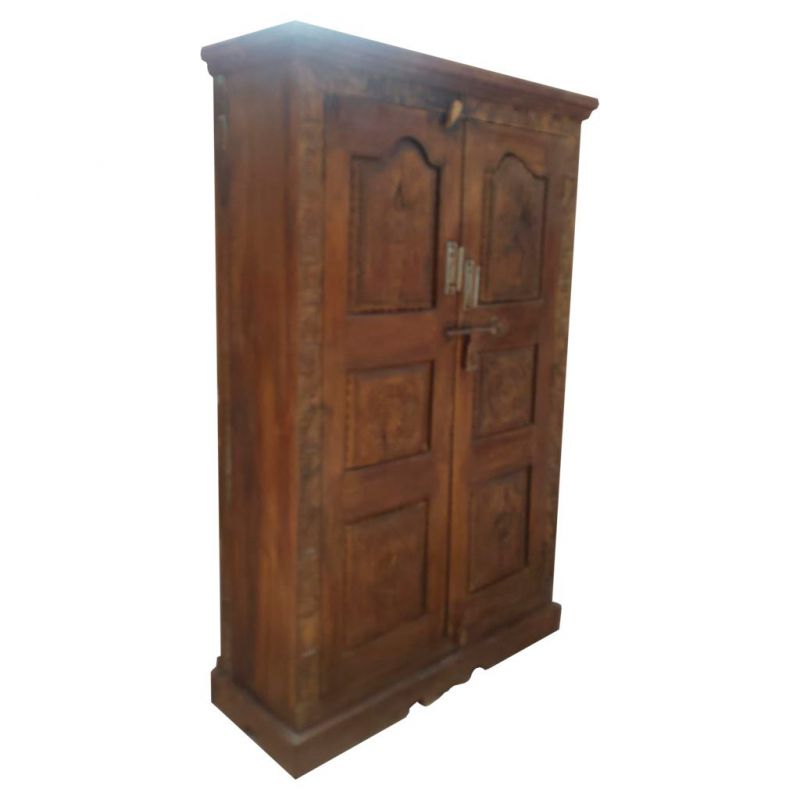 armario de madera acabado artesanal marron